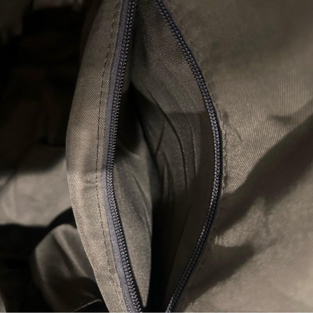 Vaschy High Capacity Laptop Bag - Picture 6 of 14